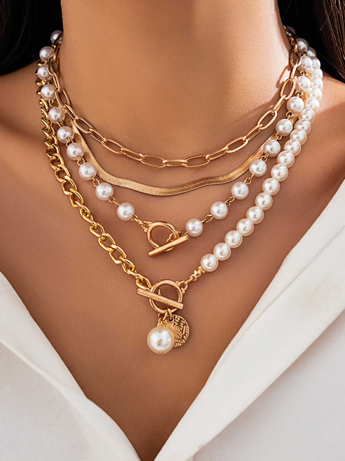 Collier à couches avec chaîne décorative en perles