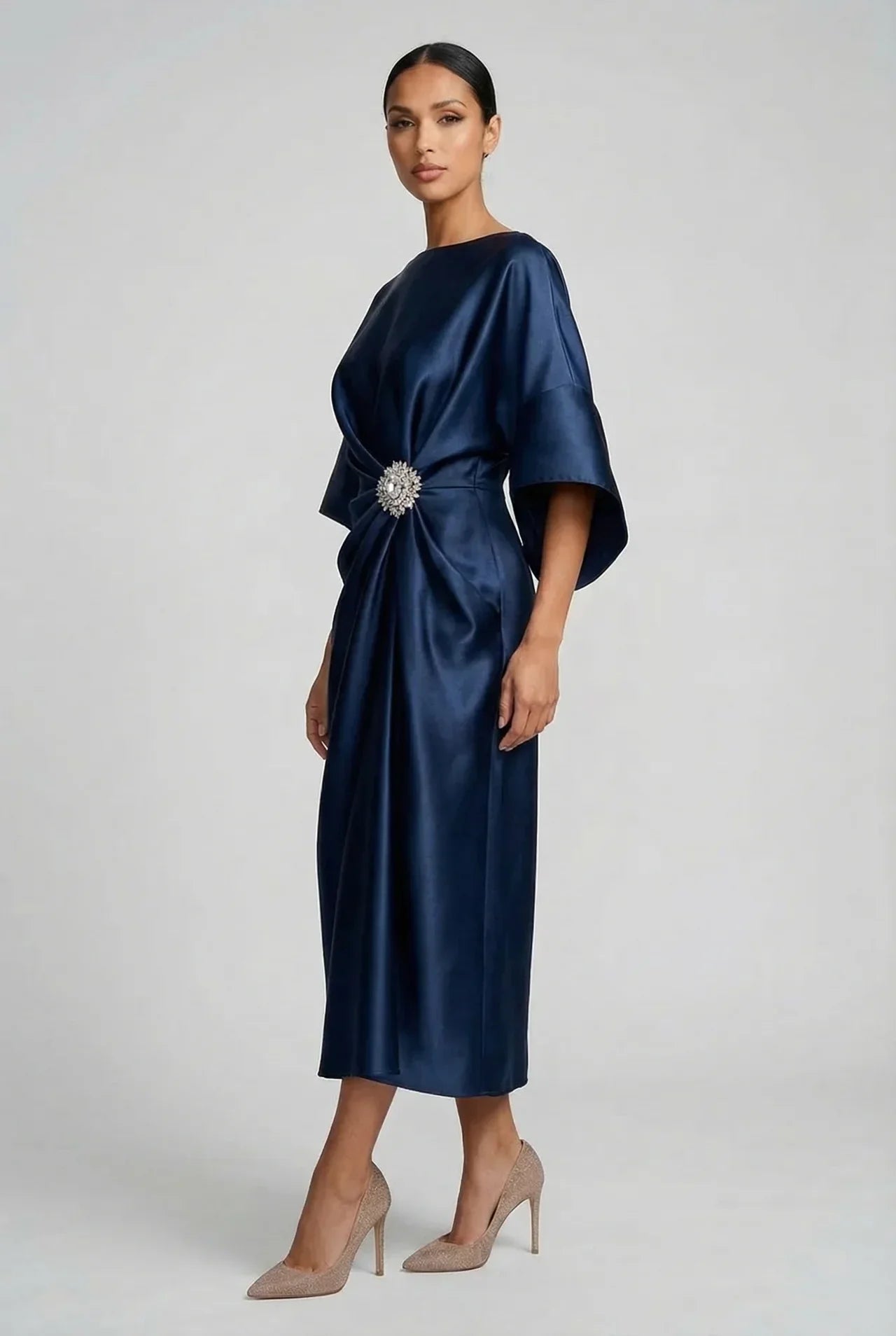 Robe Midi en Satin pour Invité de Mariage avec Manches Chauve-Souris et Broche en Bijoux