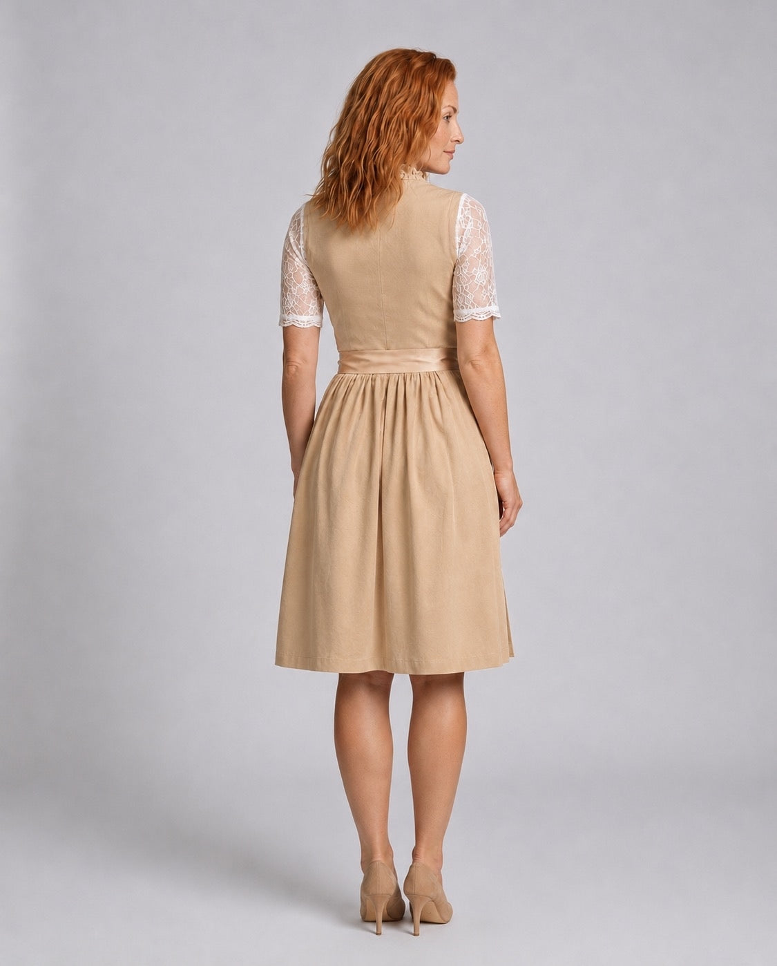 EB | Robe traditionnelle allemande Dirndl avec corsage lacé et blouse en dentelle