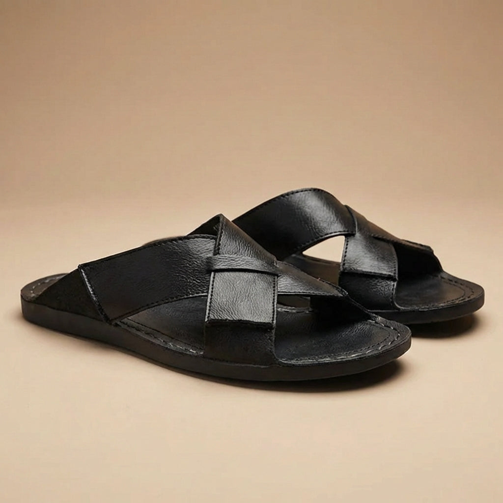 Sandales pour hommes avec des sangles croisées et semelle plate pour un usage quotidien [69 caractères]