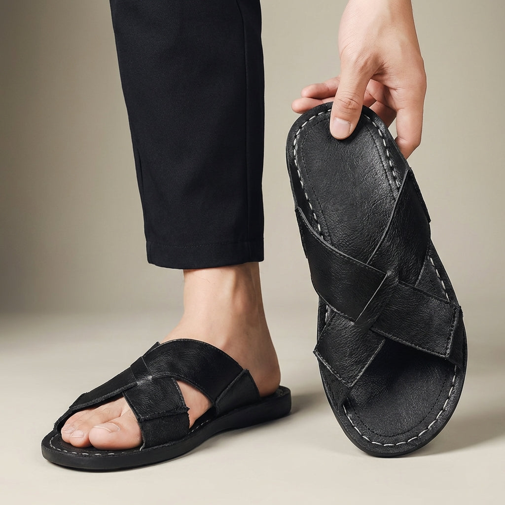 Sandales pour hommes avec des sangles croisées et semelle plate pour un usage quotidien [69 caractères]