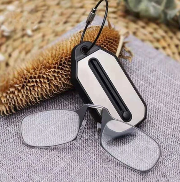 TinyOptics | Les lunettes de lecture que vous n'oublierez jamais !