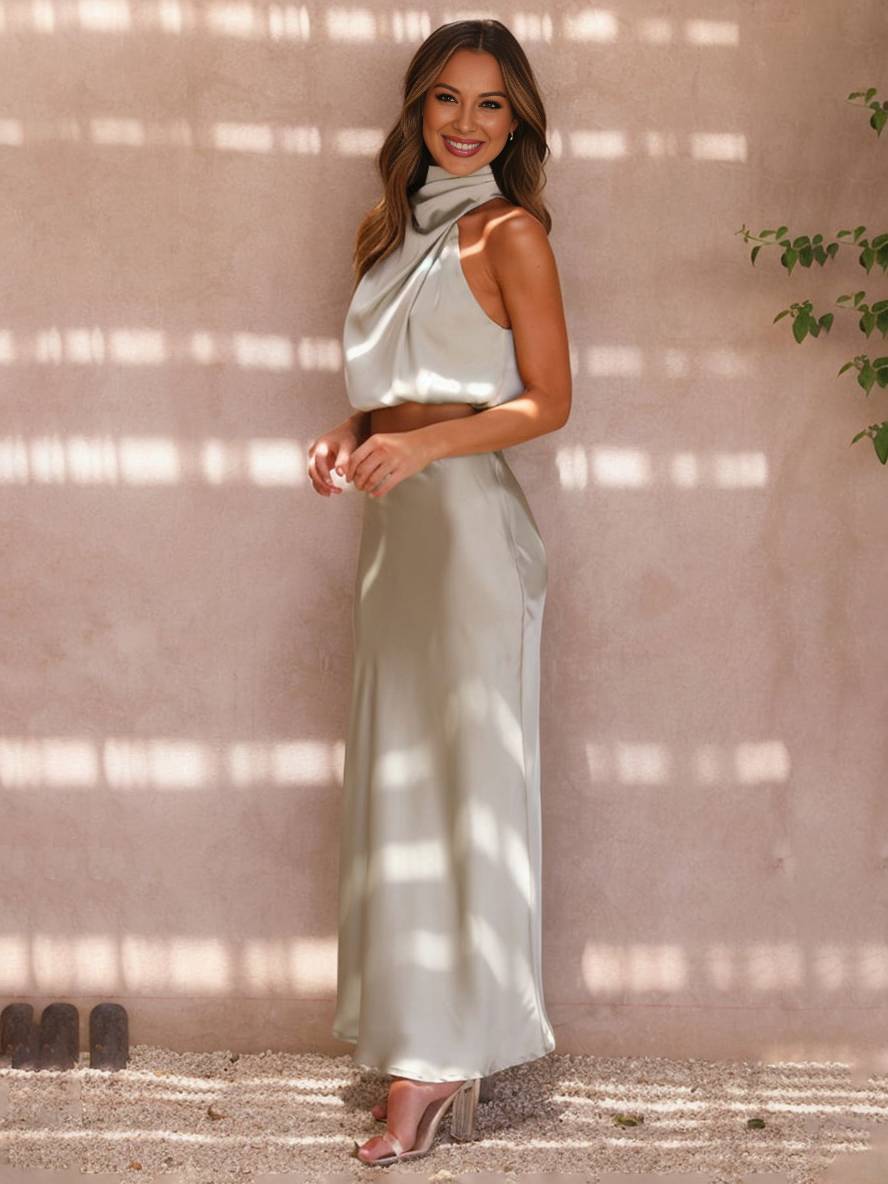 Ensemble de Deux Pièces pour Femme avec Top Halter en Satin et Jupe Maxi