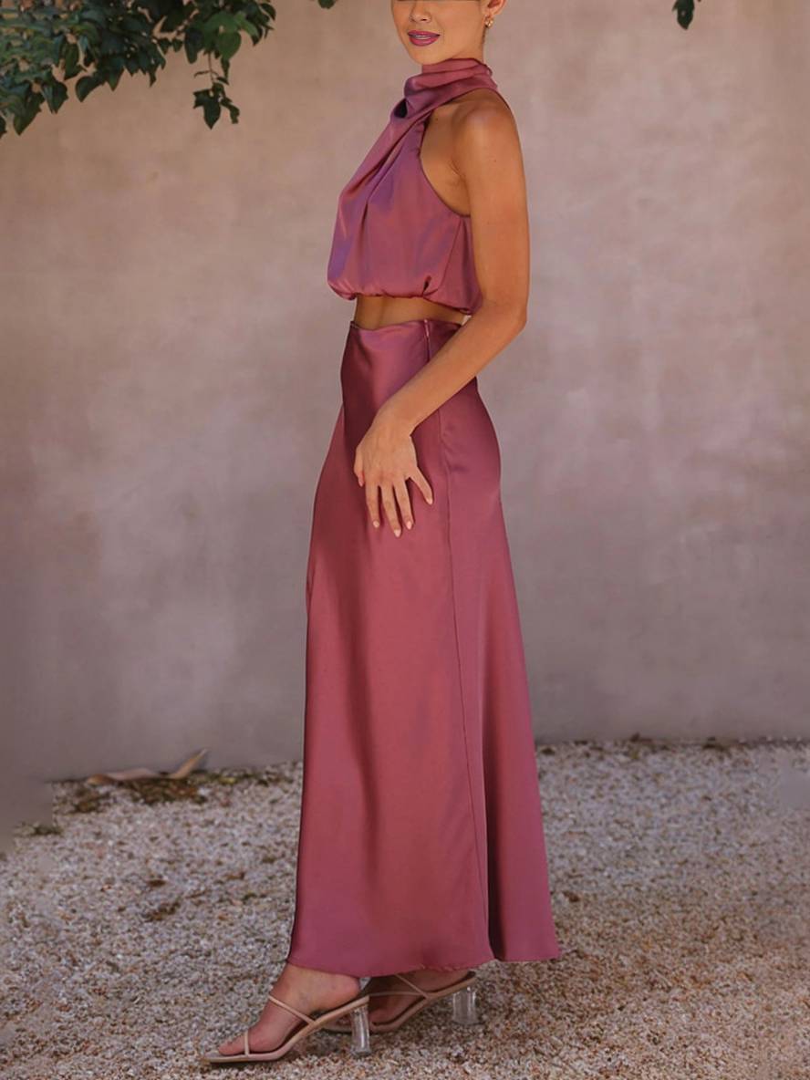 Ensemble de Deux Pièces pour Femme avec Top Halter en Satin et Jupe Maxi