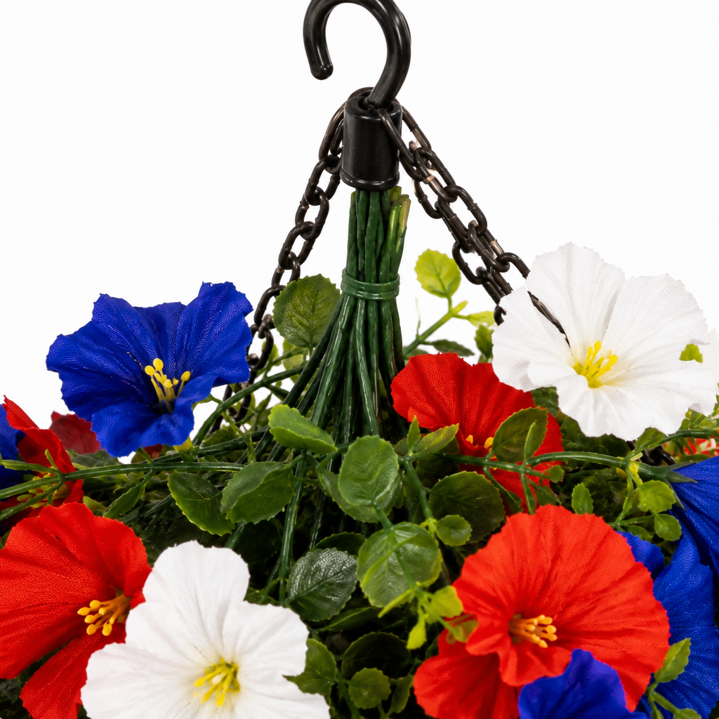Liberty Bloom – Panier de Fleurs Suspendu Patriotique avec Lumières LED, Fleurs en Soie Rouge, Blanche et Bleue pour la Décoration de Porche du 4 Juillet