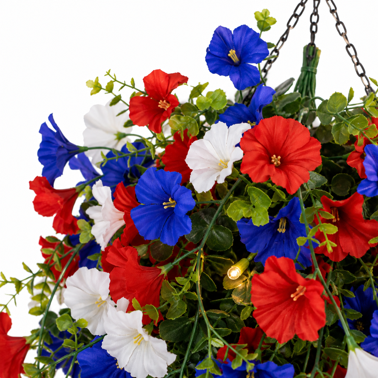 Liberty Bloom – Panier de Fleurs Suspendu Patriotique avec Lumières LED, Fleurs en Soie Rouge, Blanche et Bleue pour la Décoration de Porche du 4 Juillet