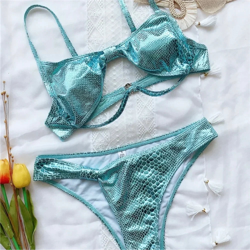 Ensemble de Bikini Femme | Imprimé Python Métallique avec Découpe & Détail Twist