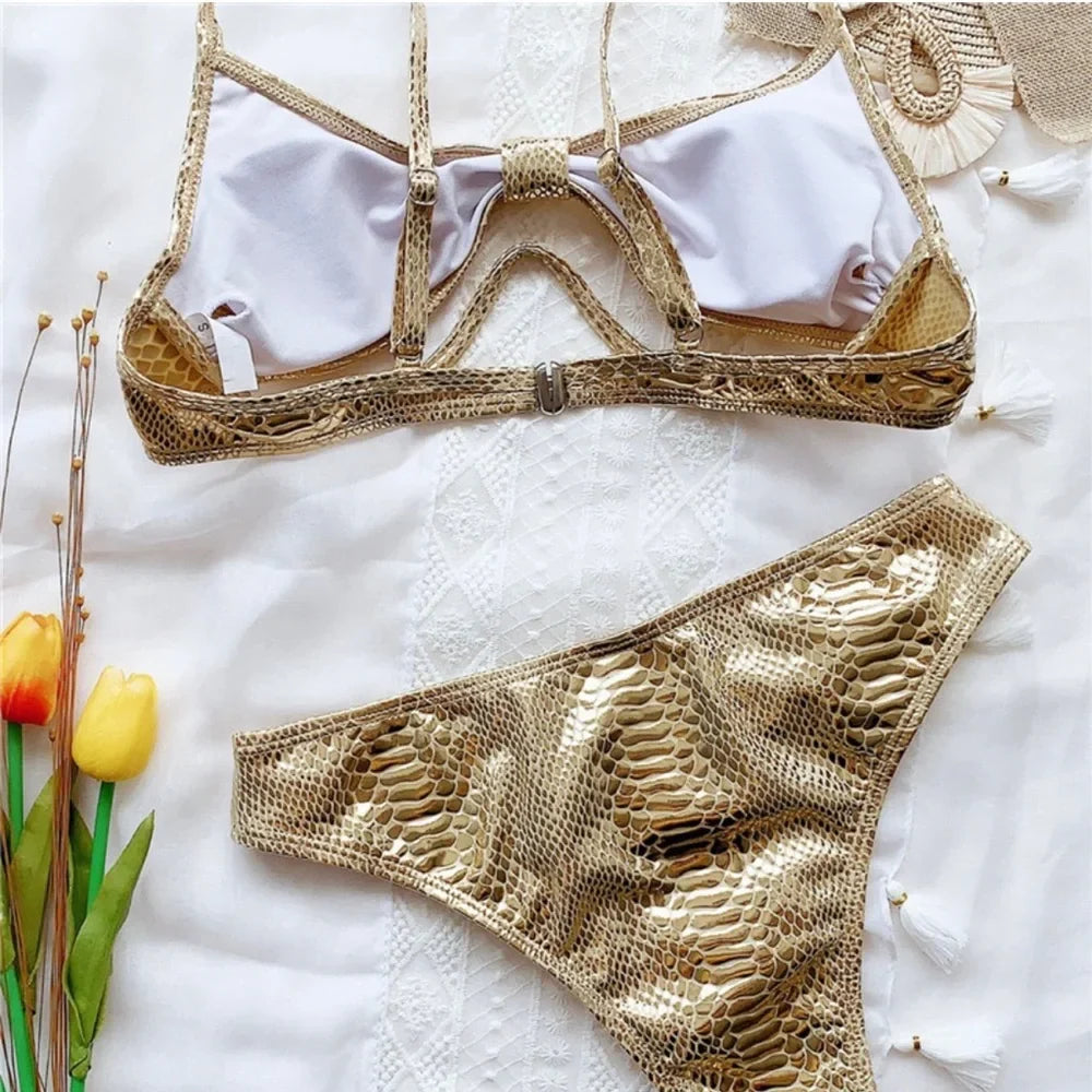 Ensemble de Bikini Femme | Imprimé Python Métallique avec Découpe & Détail Twist