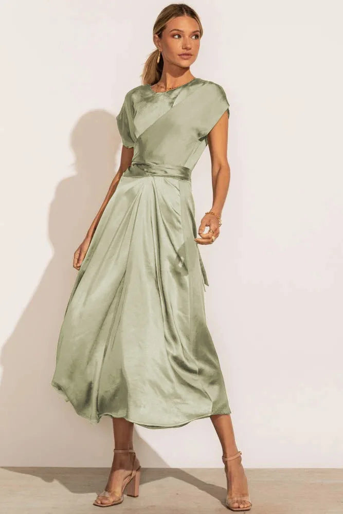 Robe de Mariée Midi en Satin Élégant pour Femmes - Evangeline