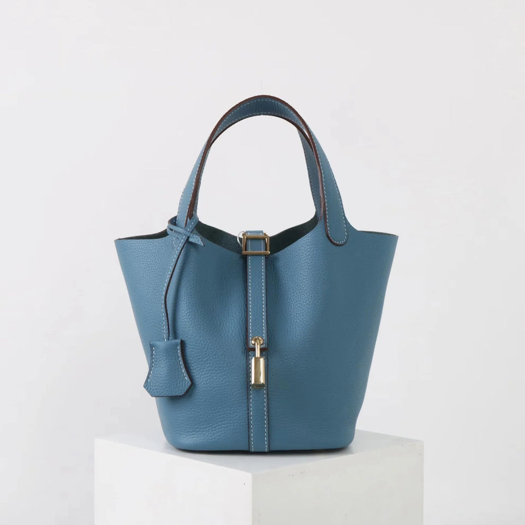 Sac seau en cuir taupe de luxe