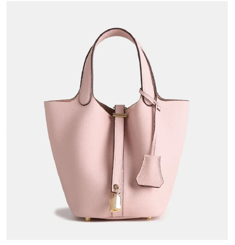 Sac seau en cuir taupe de luxe
