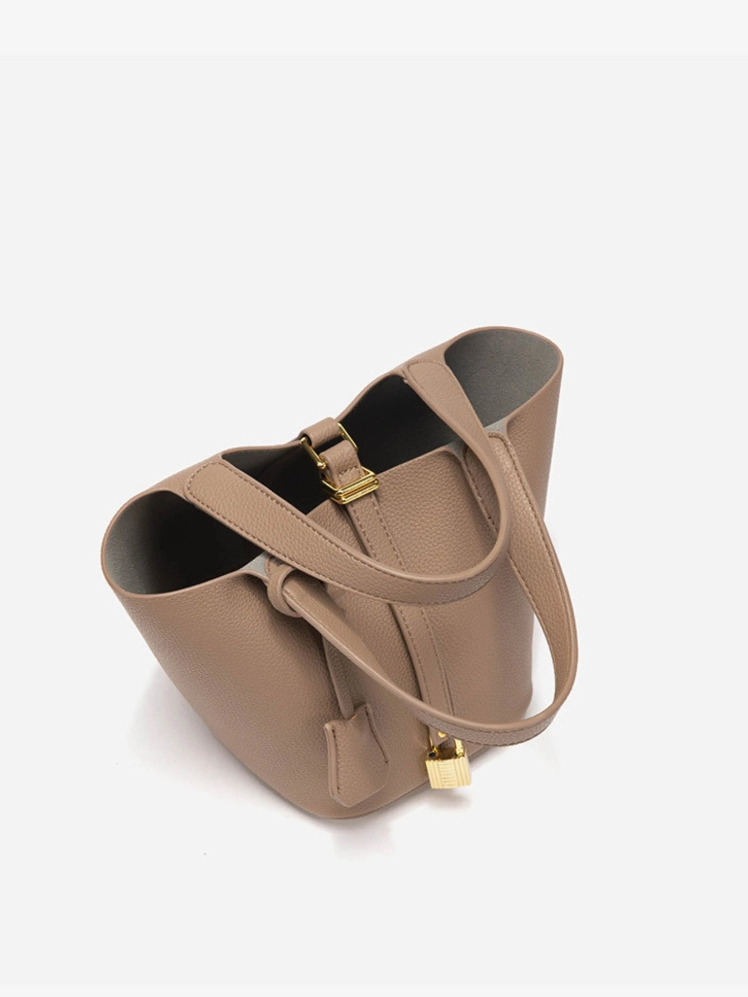 Sac seau en cuir taupe de luxe
