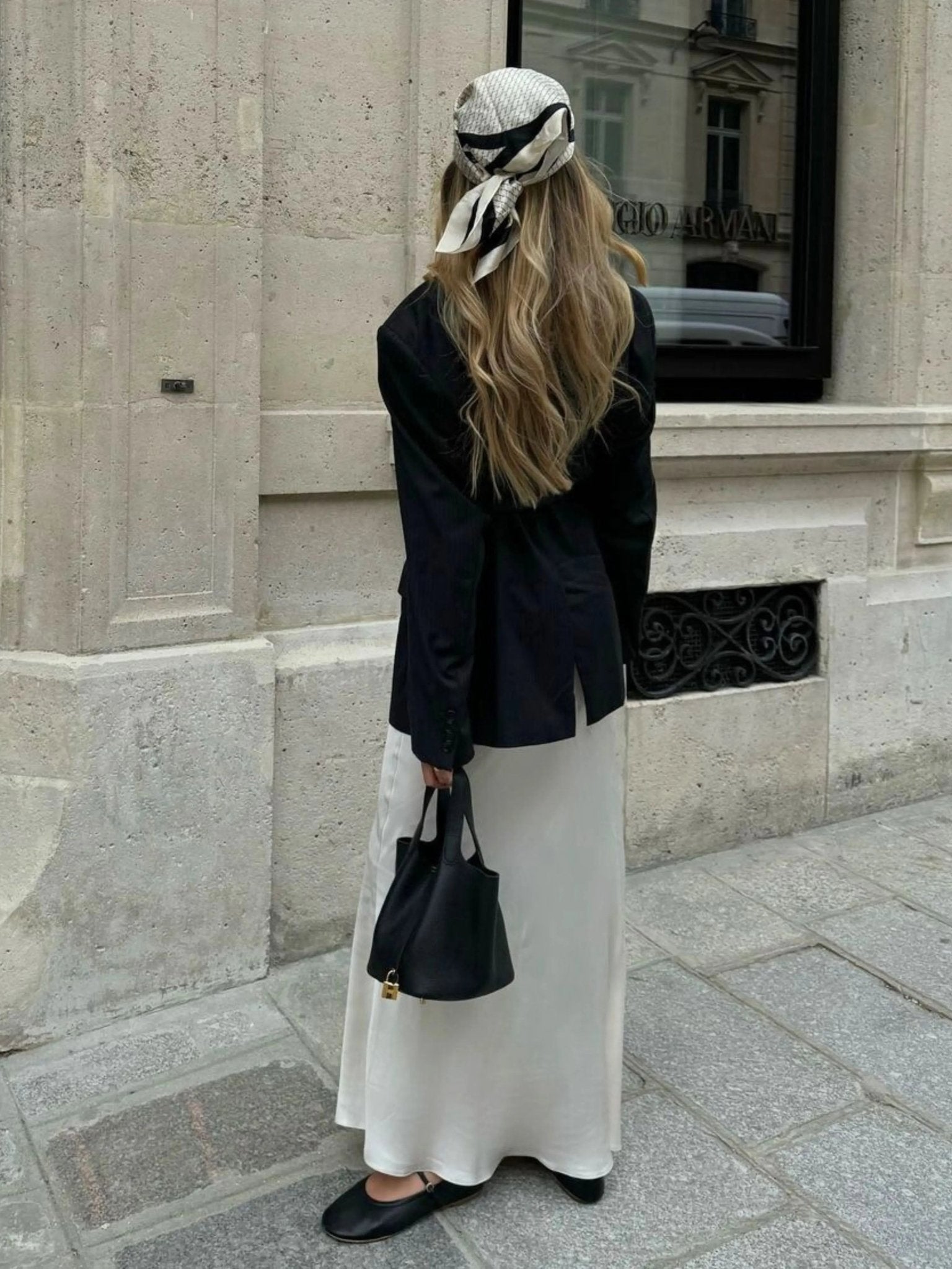 Sac seau en cuir taupe de luxe