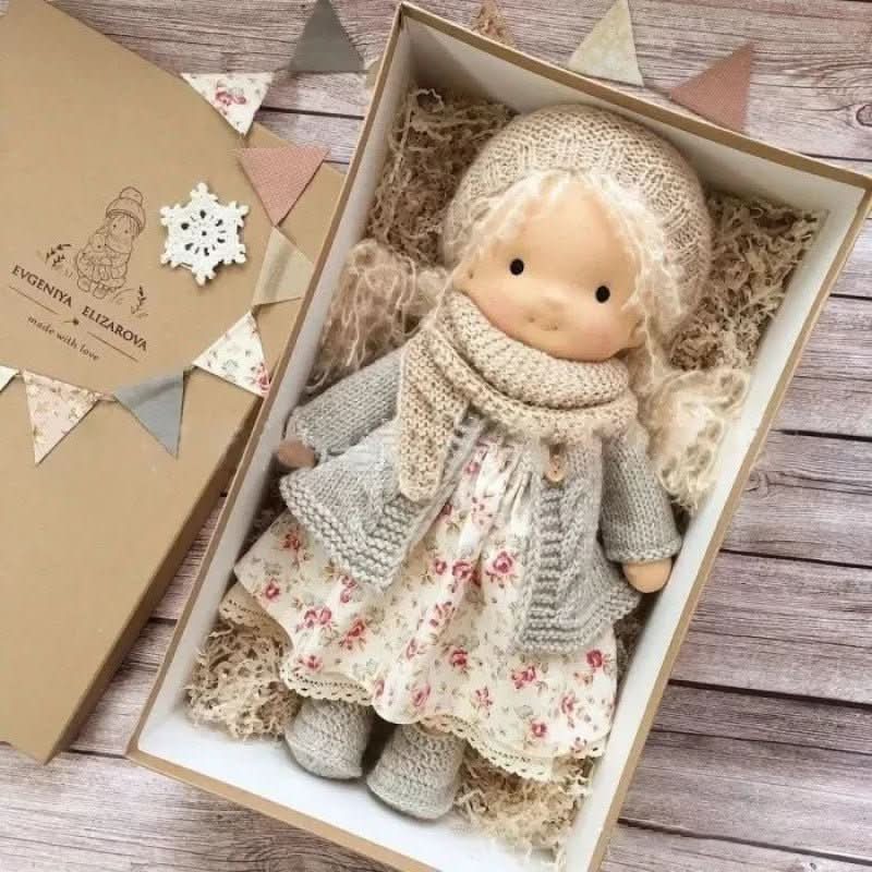 Selina – Poupée Waldorf en coton fait main pour jouer de manière créative