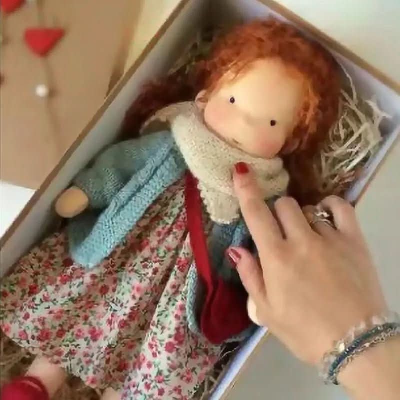 Selina – Poupée Waldorf en coton fait main pour jouer de manière créative