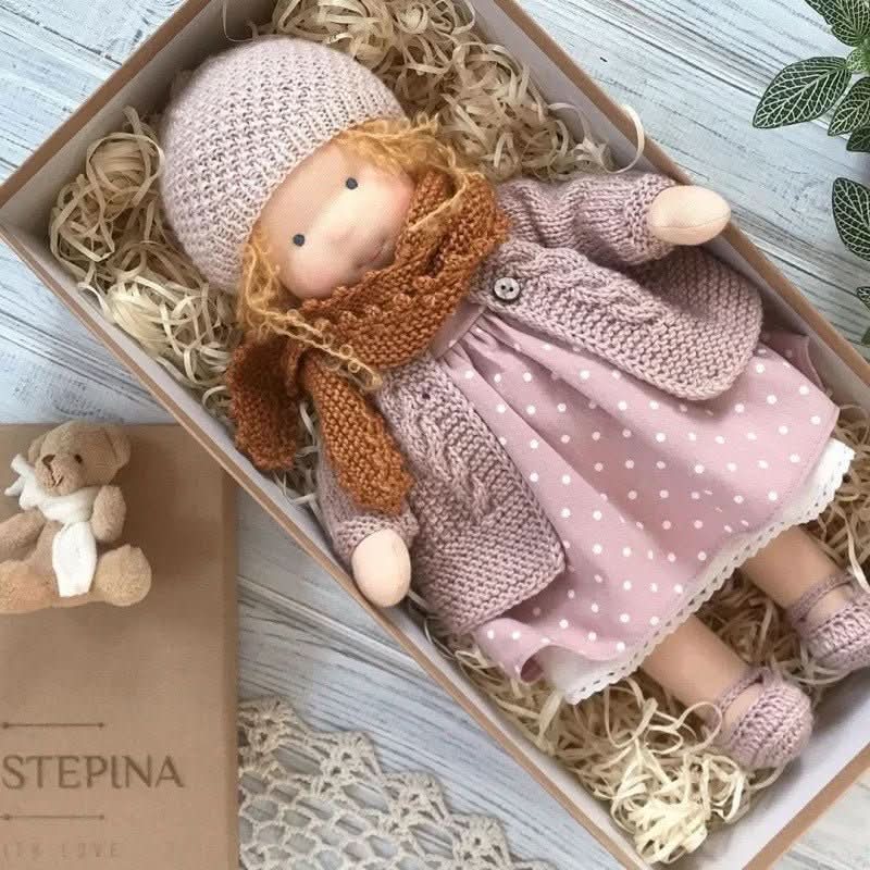 Selina – Poupée Waldorf en coton fait main pour jouer de manière créative
