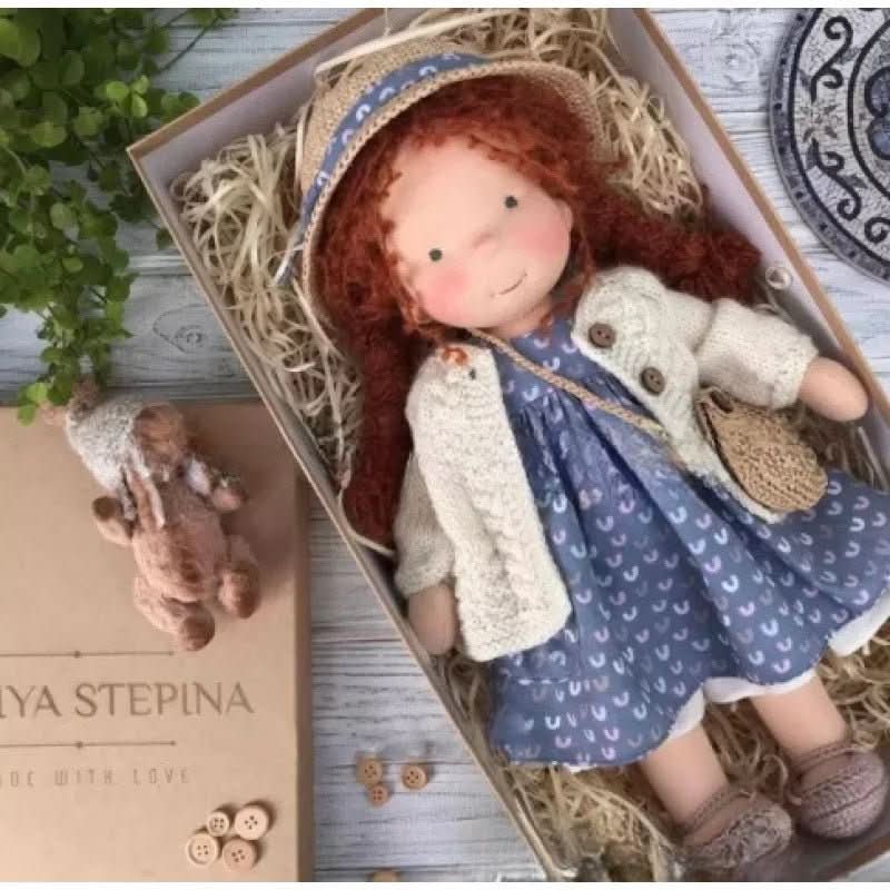 Selina – Poupée Waldorf en coton fait main pour jouer de manière créative