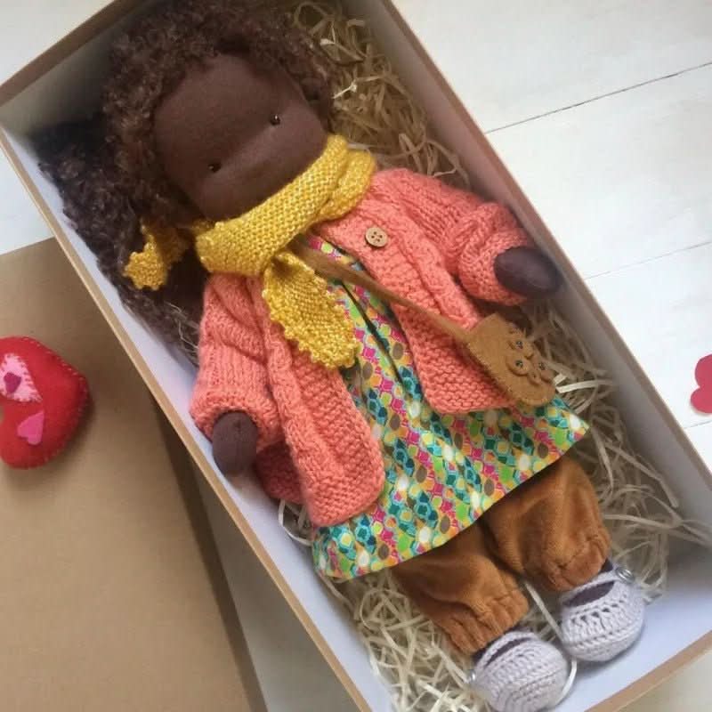 Selina – Poupée Waldorf en coton fait main pour jouer de manière créative