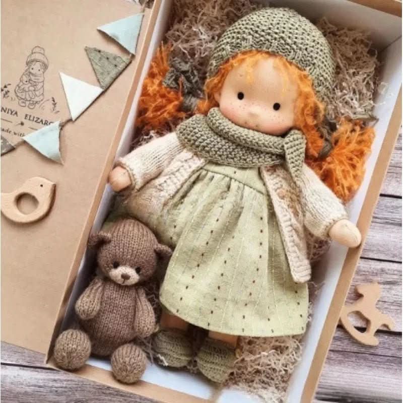 Selina – Poupée Waldorf en coton fait main pour jouer de manière créative