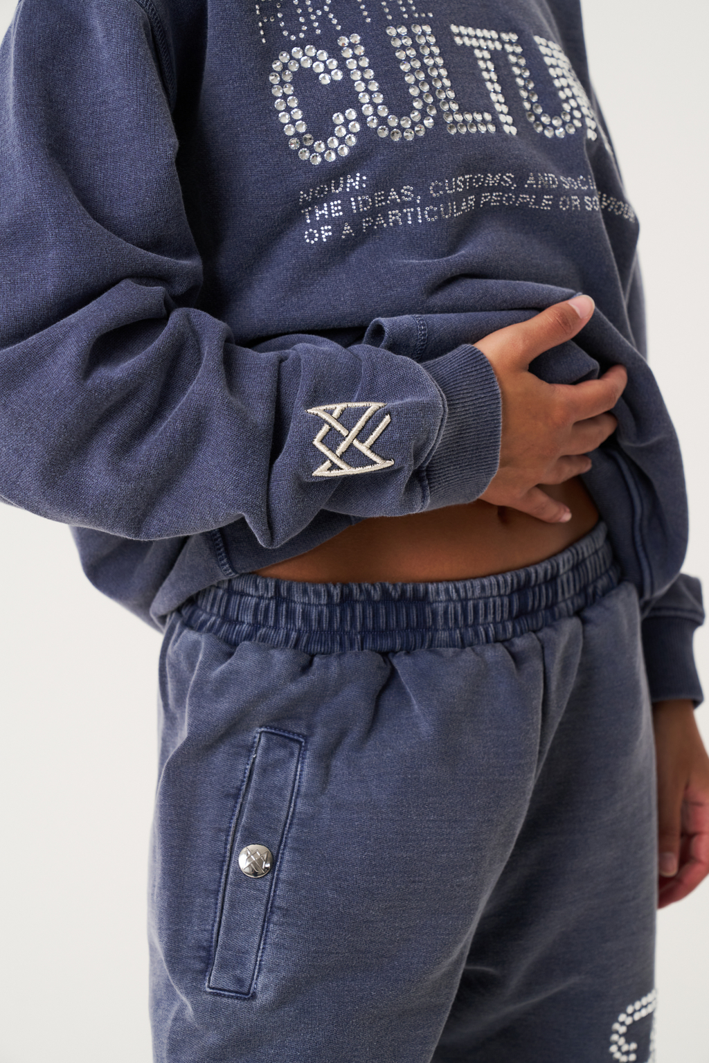 Maya – Sweat à capuche femme au design moderne