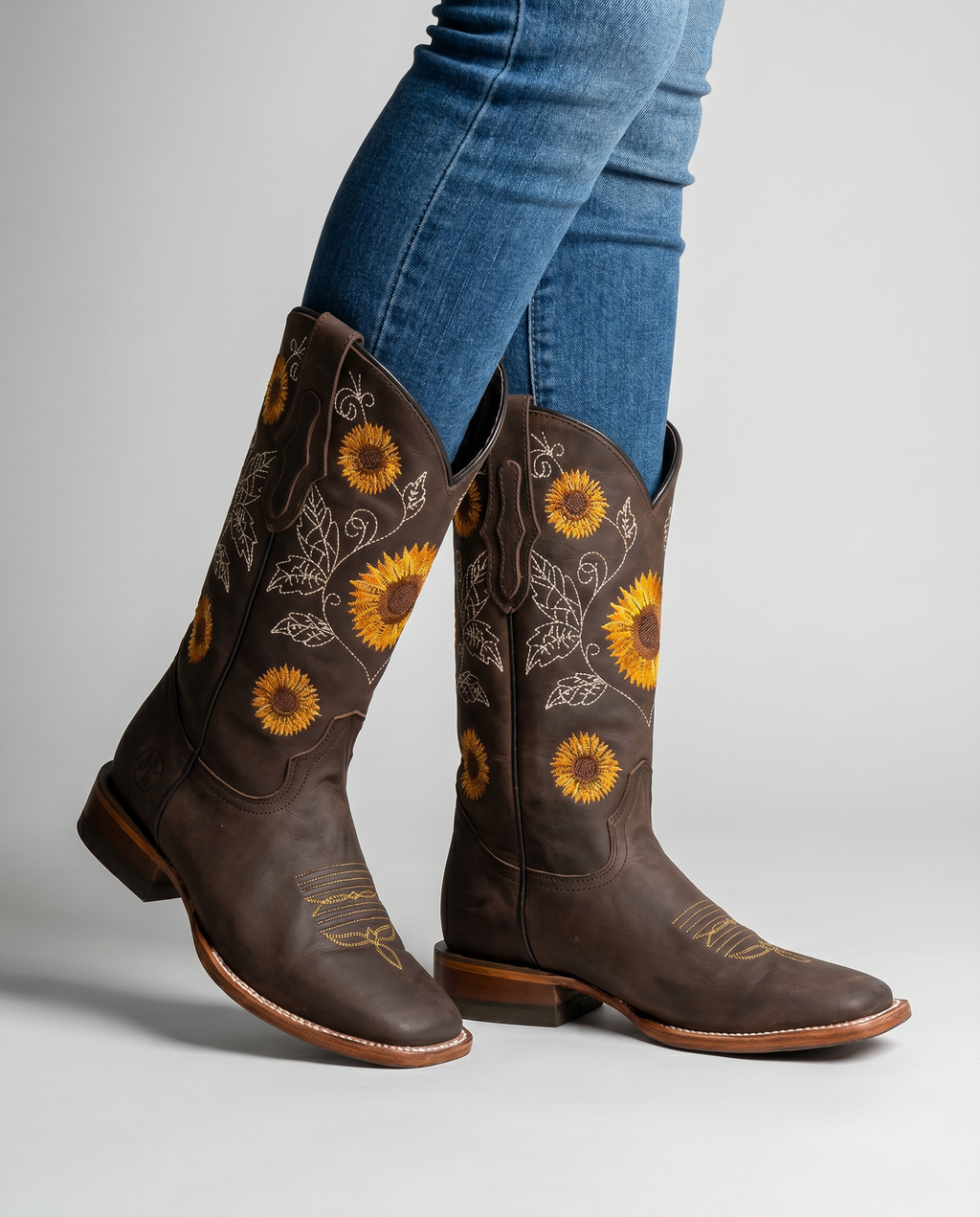 Bottes de cowgirl brodées florales pour femmes avec talon bloc bas