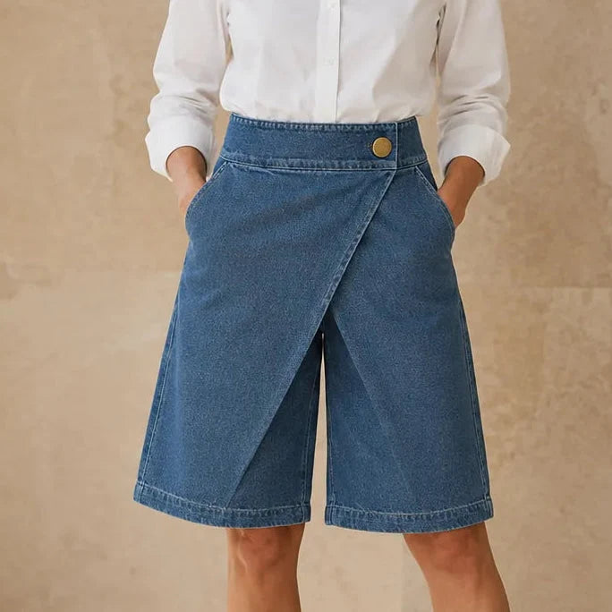 Velara – Bermuda Shorts en Jean à Front Wrap Asymétrique Longueur Genou