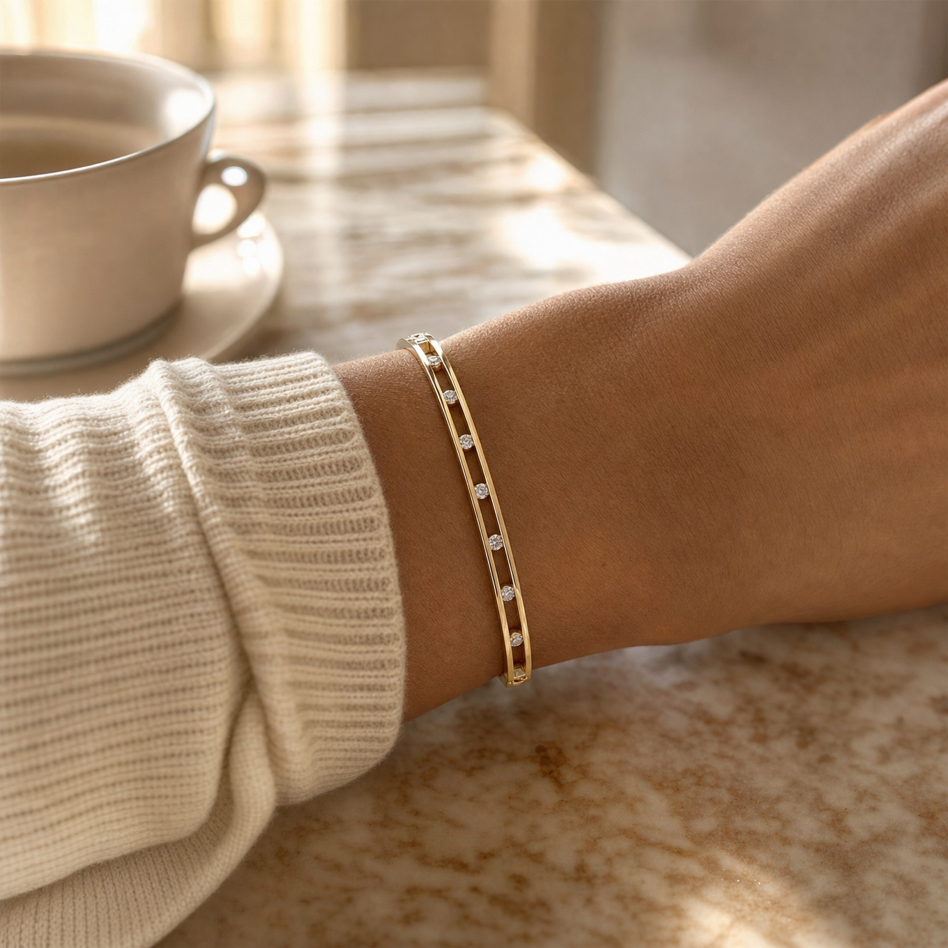 Veluna – Bracelet Jonc en Cristal Flottant Doré pour Femmes