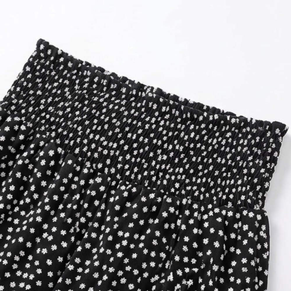 Velura – Pantalon large à volants smockés