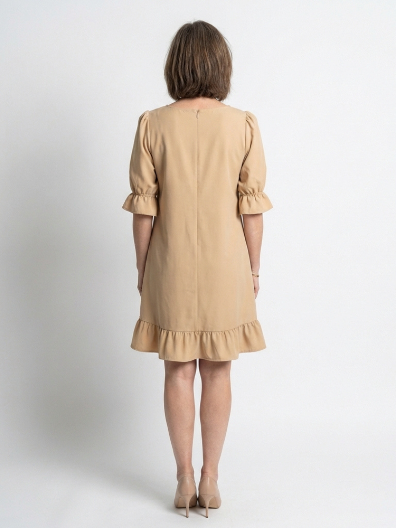 Helen | Robe à manches courtes avec ourlet à volants, longueur genou