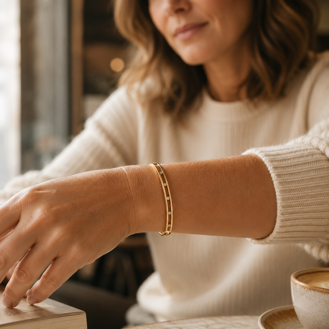 Veluna – Bracelet Jonc en Cristal Flottant Doré pour Femmes