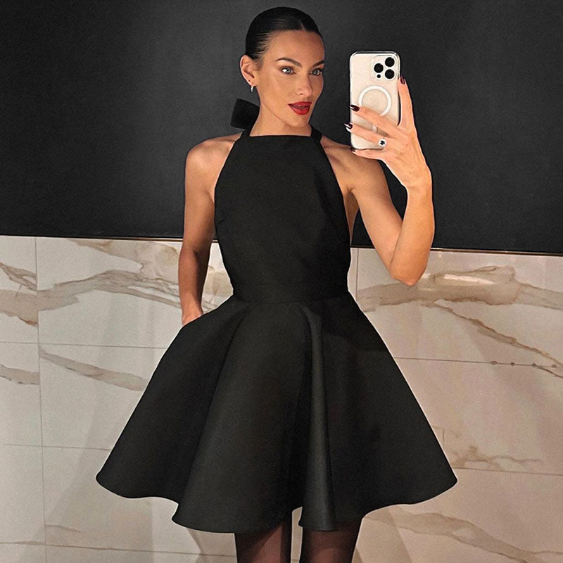 Robe cocktail évasée en satin
