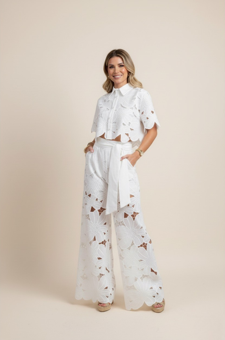 Ensemble de Deux Pièces en Polyester avec Chemise en Dentelle Découpée et Pantalon Large