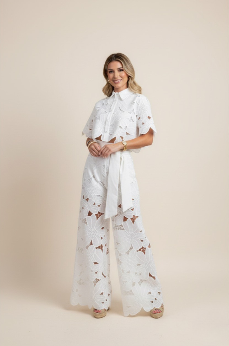Ensemble de Deux Pièces en Polyester avec Chemise en Dentelle Découpée et Pantalon Large