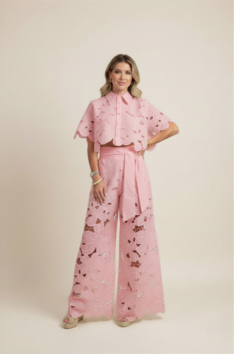 Ensemble de Deux Pièces en Polyester avec Chemise en Dentelle Découpée et Pantalon Large