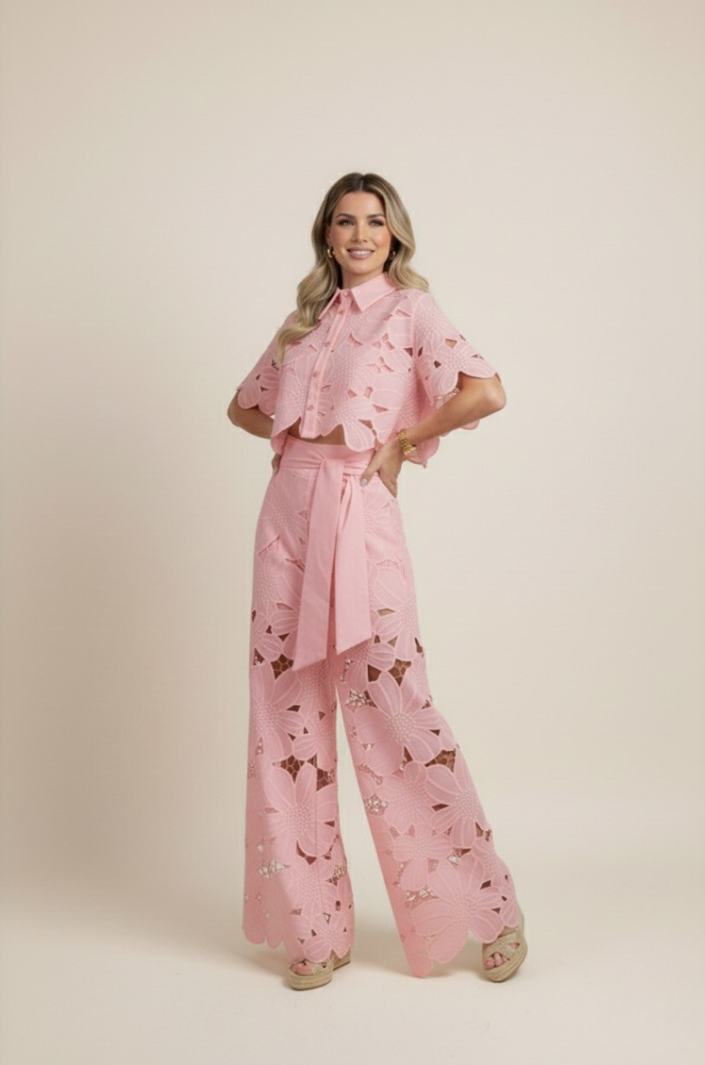 Ensemble de Deux Pièces en Polyester avec Chemise en Dentelle Découpée et Pantalon Large
