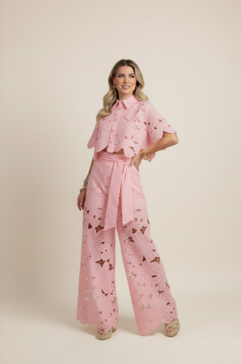 Ensemble de Deux Pièces en Polyester avec Chemise en Dentelle Découpée et Pantalon Large