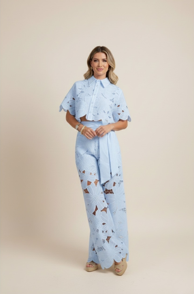 Ensemble de Deux Pièces en Polyester avec Chemise en Dentelle Découpée et Pantalon Large