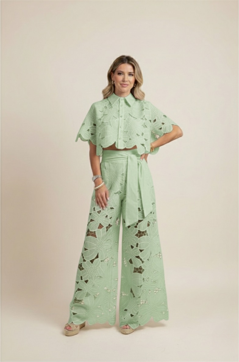 Ensemble de Deux Pièces en Polyester avec Chemise en Dentelle Découpée et Pantalon Large