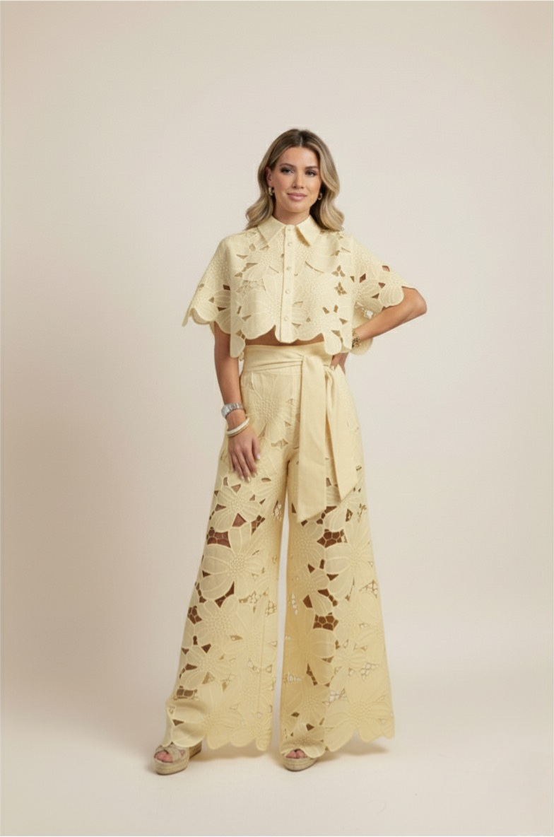 Ensemble de Deux Pièces en Polyester avec Chemise en Dentelle Découpée et Pantalon Large