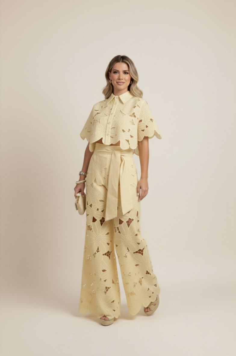 Ensemble de Deux Pièces en Polyester avec Chemise en Dentelle Découpée et Pantalon Large