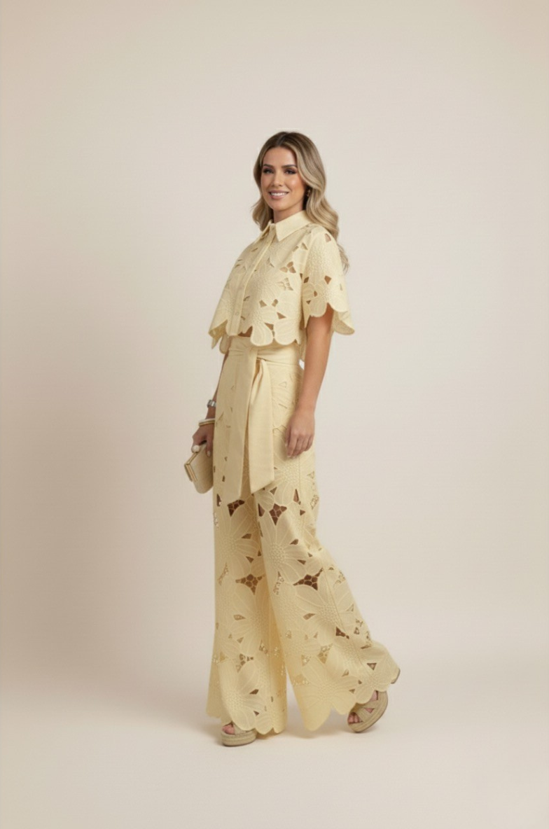 Ensemble de Deux Pièces en Polyester avec Chemise en Dentelle Découpée et Pantalon Large