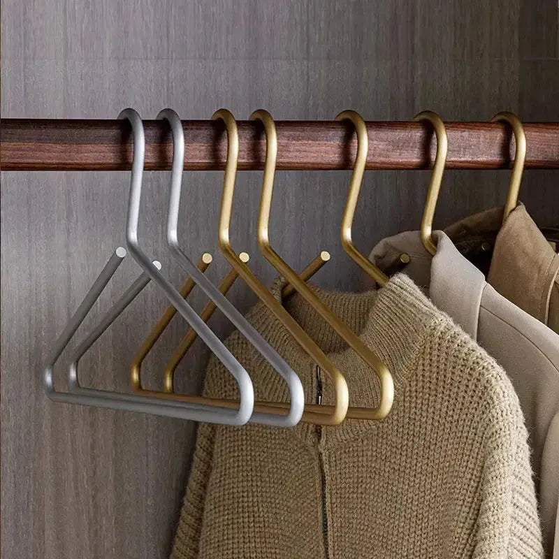Ensemble de cintres de costume mat de luxe 4 plus 1