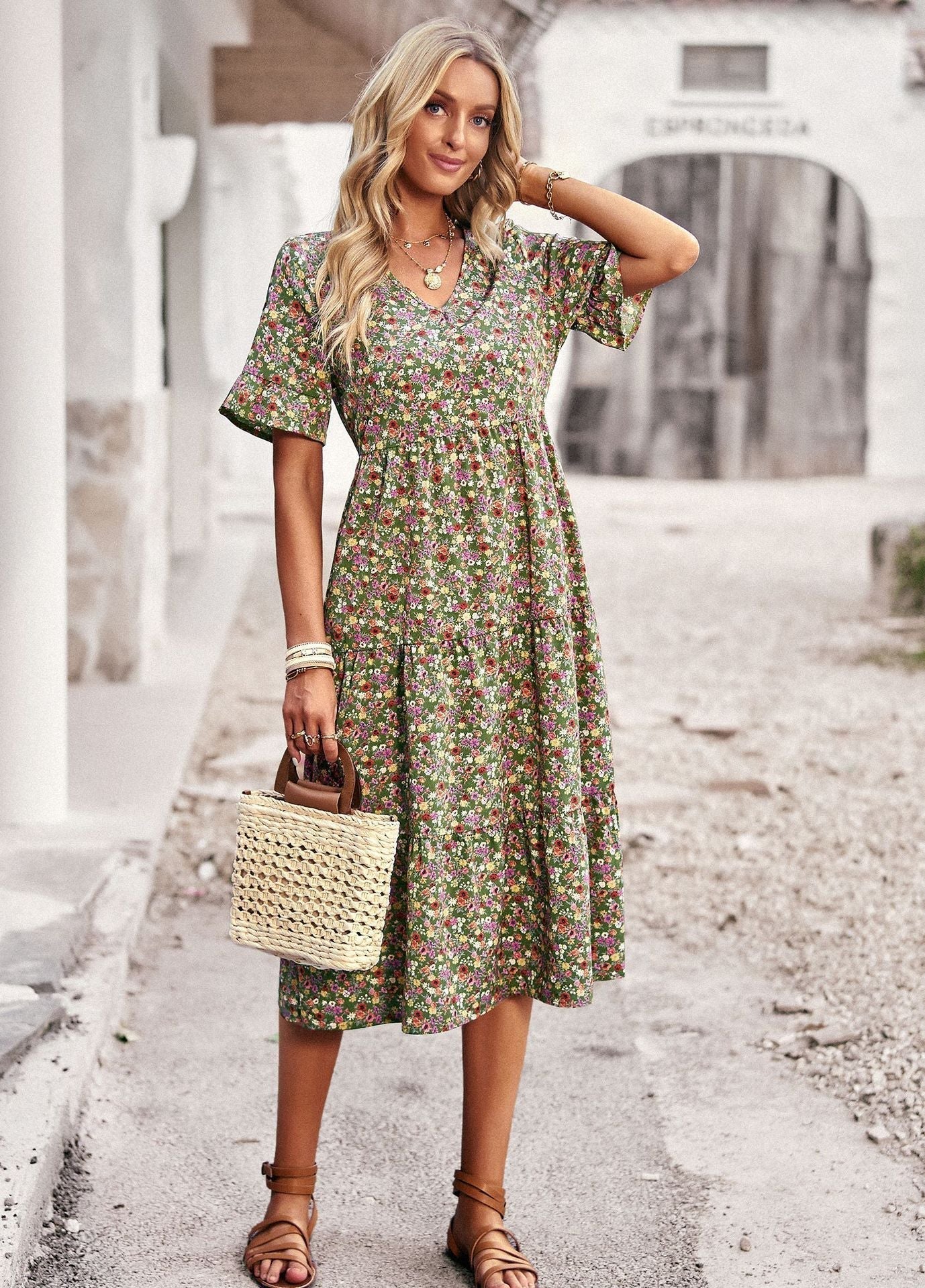 Robe Midi Femme | Motif Floral & Décolleté en V avec Jupe Évasée