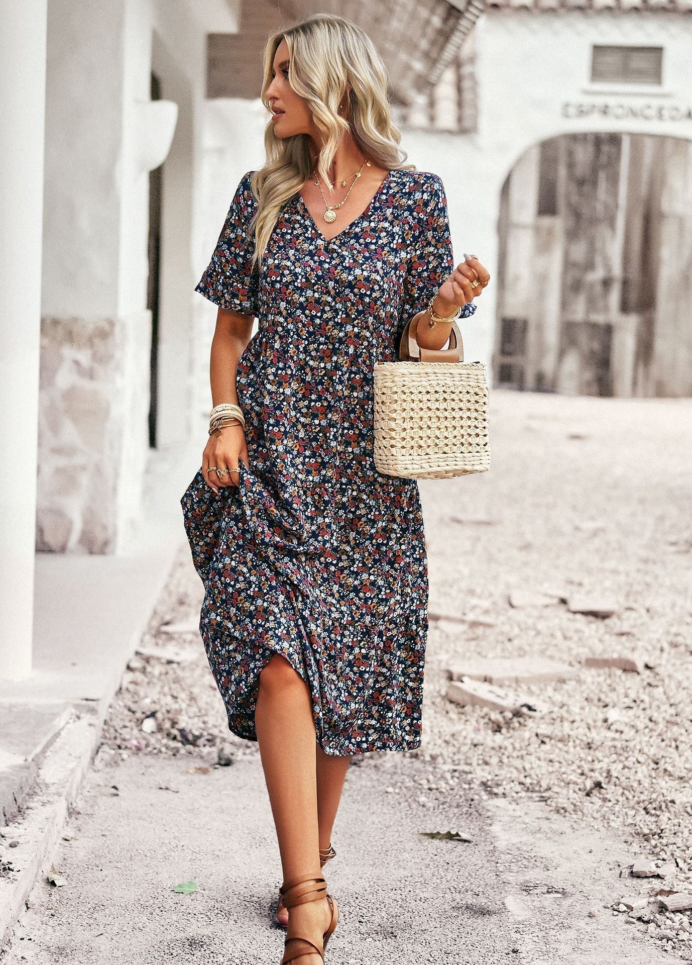 Robe Midi Femme | Motif Floral & Décolleté en V avec Jupe Évasée