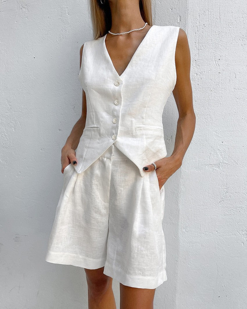 Ensemble en lin léger pour femmes avec blazer sans manches et shorts Echoarchiv