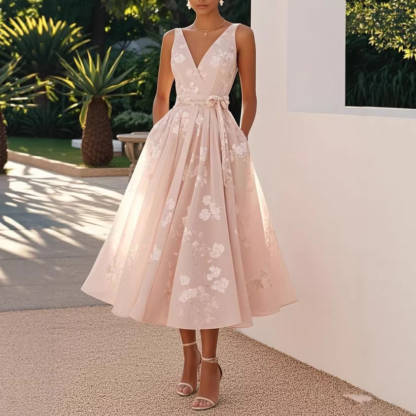 Robe élégante à fleurs pour femmes avec décolleté en V profond et ceinture Echo Archiv