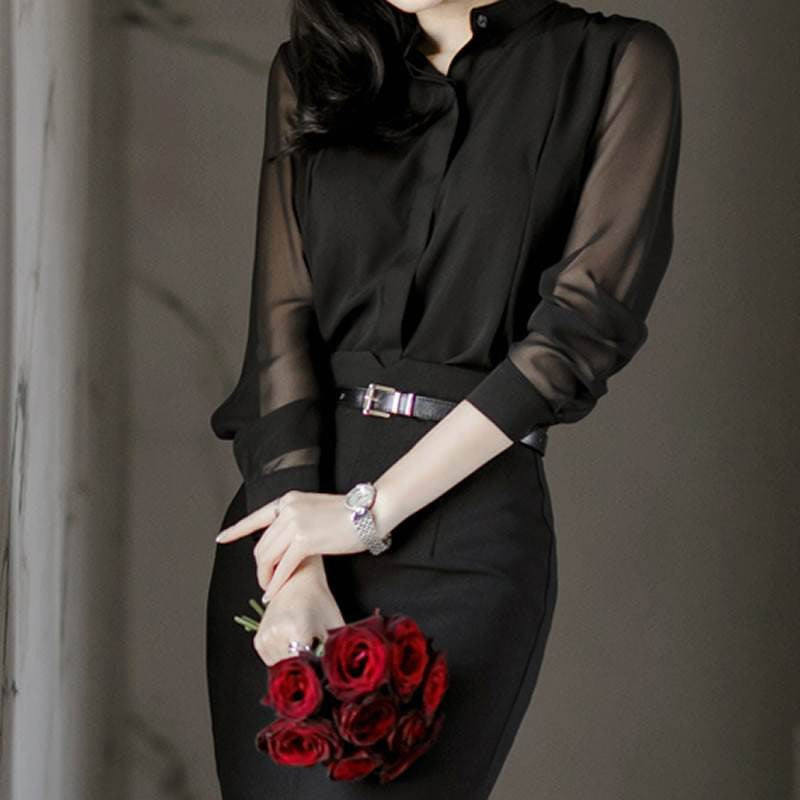 Blouse avec décolleté asymétrique et manches en filet