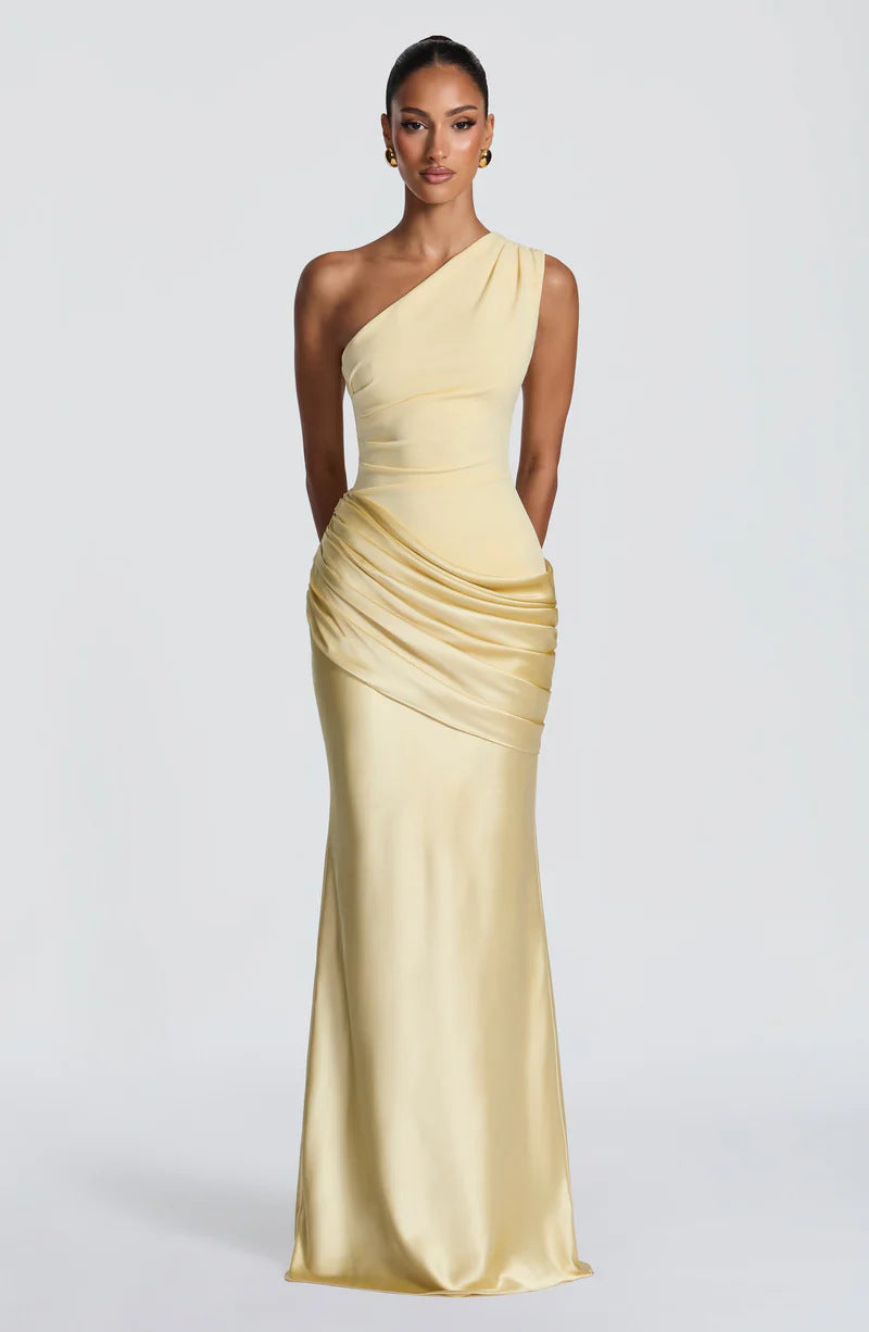 Robe de soirée en satin pour femmes avec silhouette ajustée – Echo Archiv