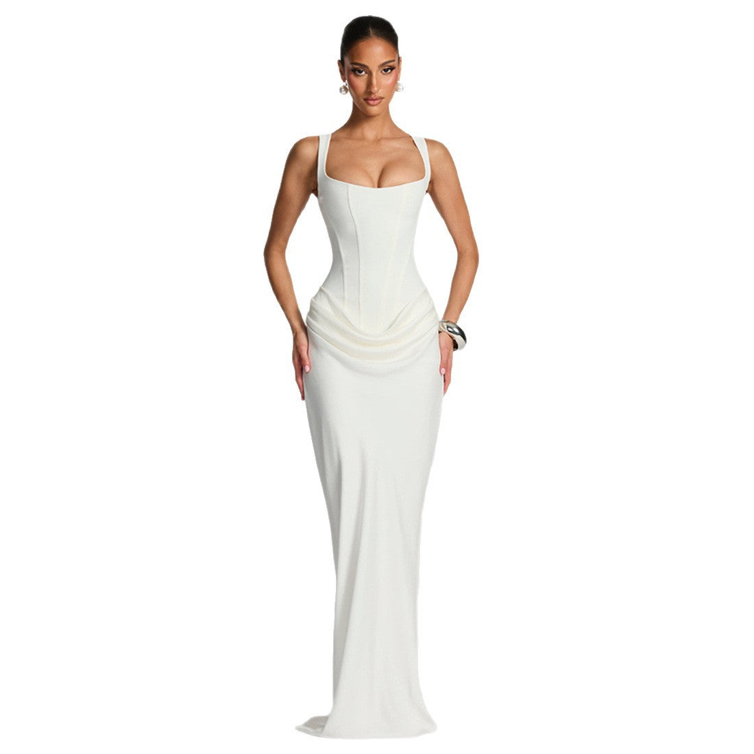 Robe maxi élégante pour femmes avec coupe sculptante et drapés délicats Echo Archive