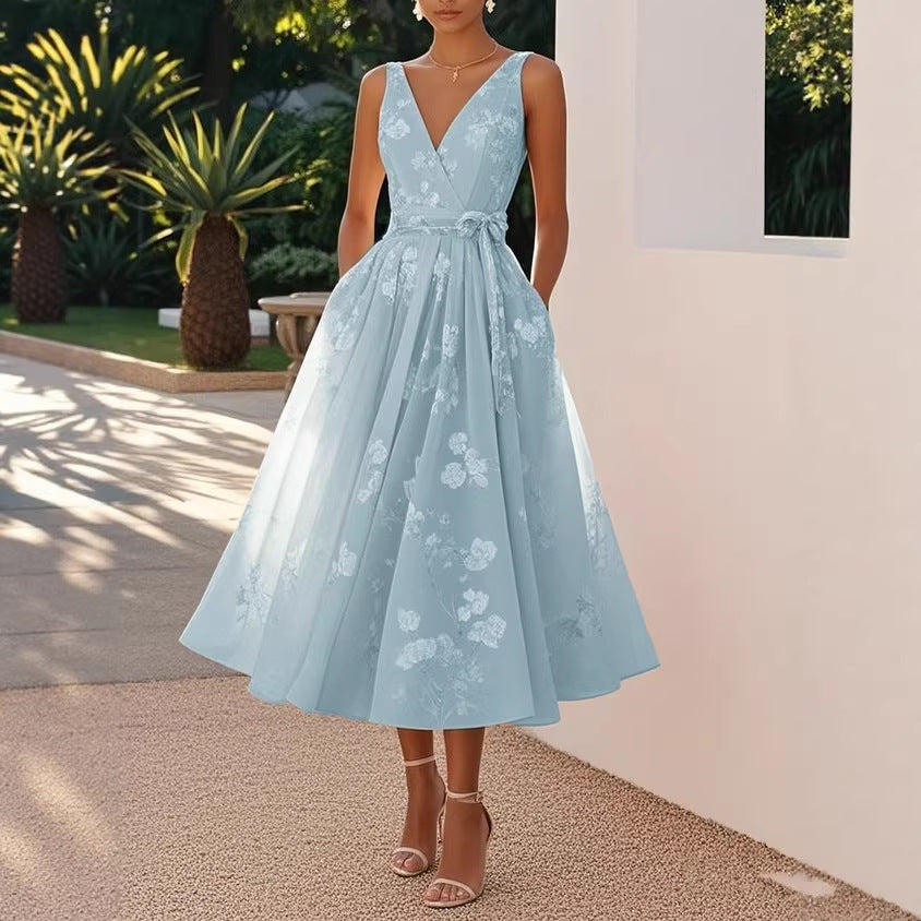 Robe élégante à fleurs pour femmes avec décolleté en V profond et ceinture Echo Archiv